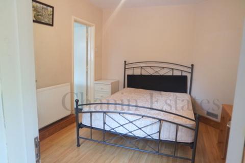 4 bedroom terraced house to rent, Manor Road, Stratford E15