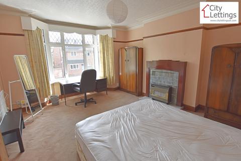 5 bedroom detached house to rent, Park Road, Lenton