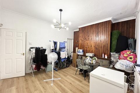 2 bedroom terraced house to rent, Keswick Grove, Salford