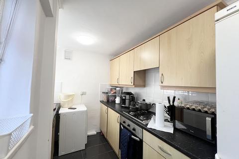 2 bedroom terraced house to rent, Keswick Grove, Salford