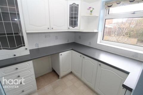 3 bedroom semi-detached house to rent, Winslow Drive, Wigston