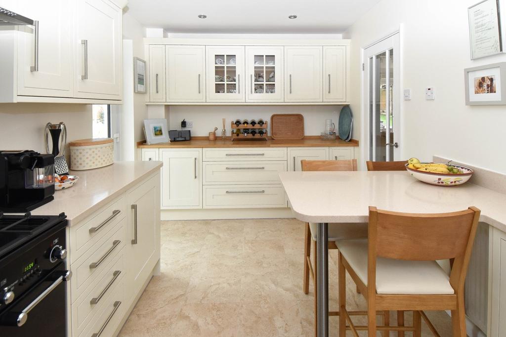Hither Green Lane, Abbey Park, Redditch, B98 4 bed detached house £