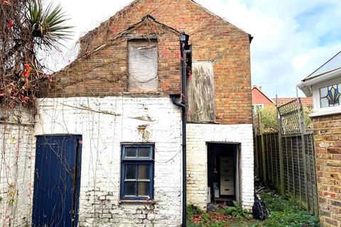 20 Dedworth Road, Windsor, SL4 5AY