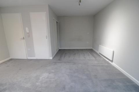 Studio to rent, 34 Douglas Court, Hartsbourne Road, Reading, RG6