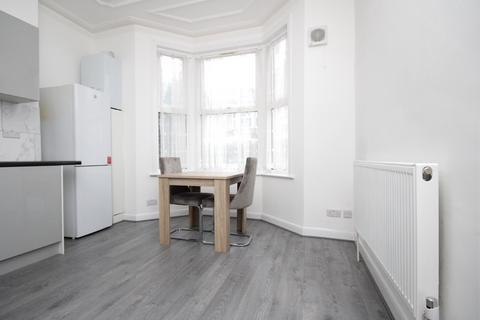 2 bedroom flat to rent, Kitchener Road, Seven Sisters, N17