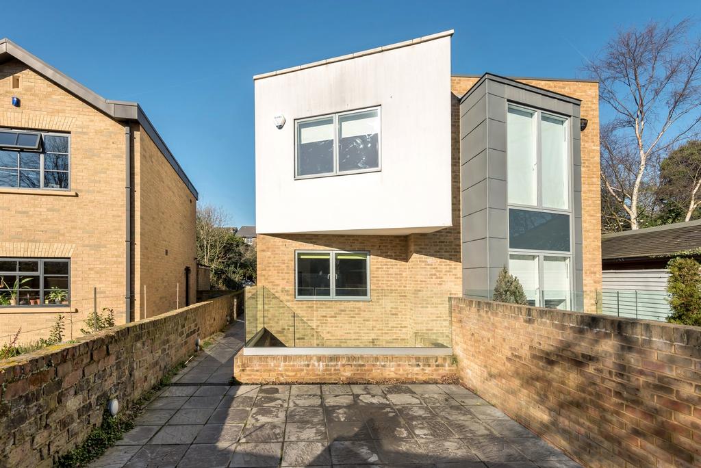 Heathway Blackheath Se3 3 Bed Semi Detached House 2 150 Pcm 496 Pw