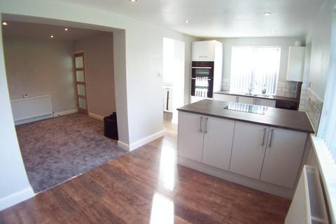 3 bedroom semi-detached house to rent, Birfed Crescent, Leeds