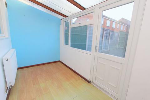 2 bedroom terraced house to rent, Burdock Close, Walsall