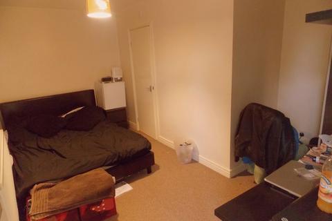 6 bedroom terraced house to rent, Maygoods Green, Uxbridge, UB8