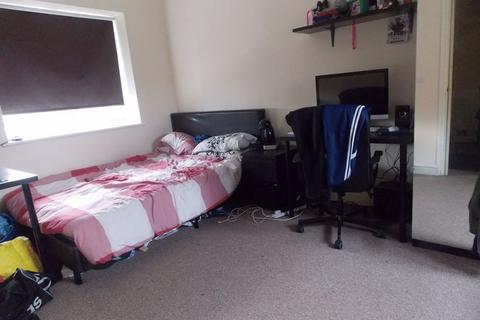 6 bedroom terraced house to rent, Maygoods Green, Uxbridge, UB8