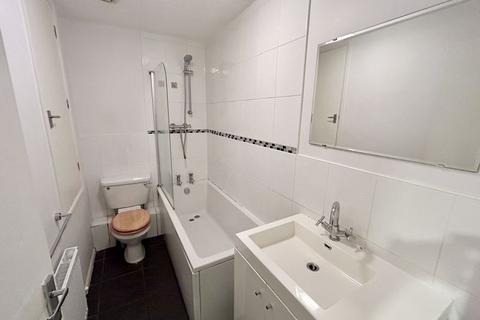 2 bedroom terraced house to rent, Angora Drive, Salford