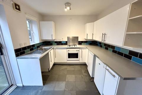 2 bedroom terraced house to rent, Angora Drive, Salford