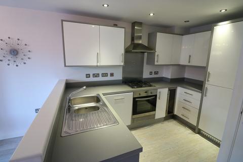 3 bedroom end of terrace house to rent, Brompton Park, Kingswood