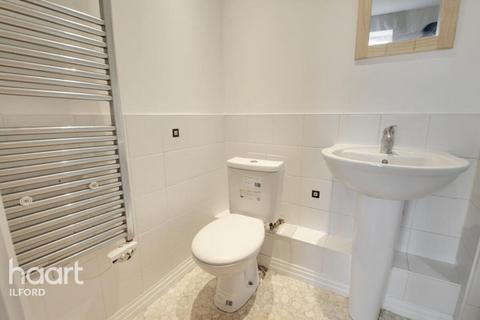 2 bedroom flat to rent, Abbey Road, Barking