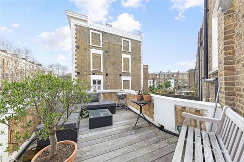 3 bedroom end of terrace house to rent, Alexander Street, London