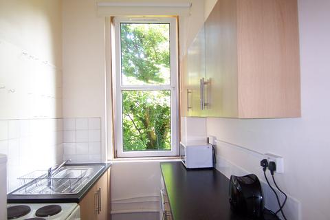 4 bedroom flat to rent, Polwarth Gardens, Edinburgh EH11