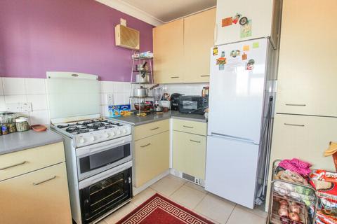 2 bedroom flat for sale - College Way, Hayes, UB3