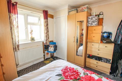 2 bedroom flat for sale, College Way, Hayes, UB3