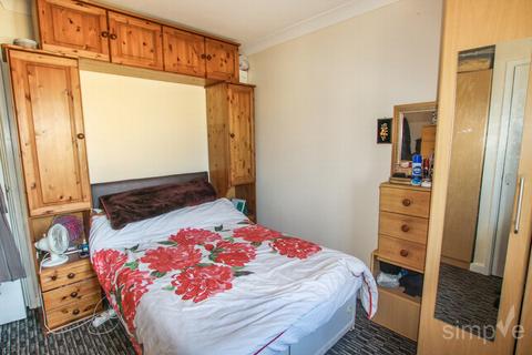 2 bedroom flat for sale, College Way, Hayes, UB3