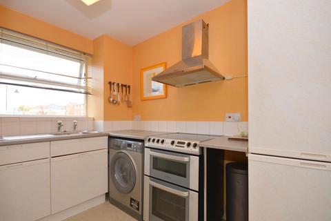 2 bedroom flat to rent, Massingberd Way, Tooting Bec