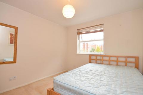 2 bedroom flat to rent, Massingberd Way, Tooting Bec