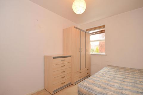 2 bedroom flat to rent, Massingberd Way, Tooting Bec