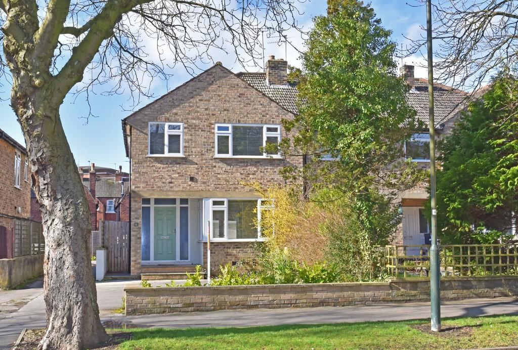 Lancaster Park Road, Harrogate, HG2 7SW 3 bed semidetached house £
