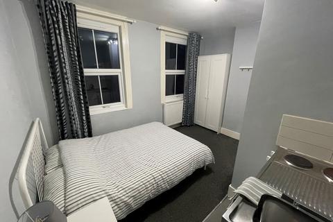 Studio to rent - Essex Street, Reading