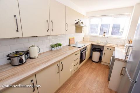 3 bedroom terraced house to rent, Chaddock Lane, Worsley, M28 1DE