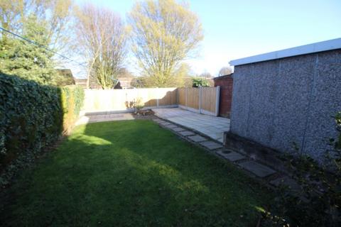 3 bedroom semi-detached house to rent, St Marys Avenue, Altofts
