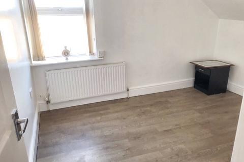 2 bedroom flat to rent, Flat 2, 77 Broxholme Lane, Doncaster, South Yorkshire DN1