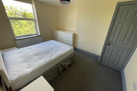 2 bedroom terraced house to rent, Denton Terrace, Morley, Leeds, West Yorkshire, LS27