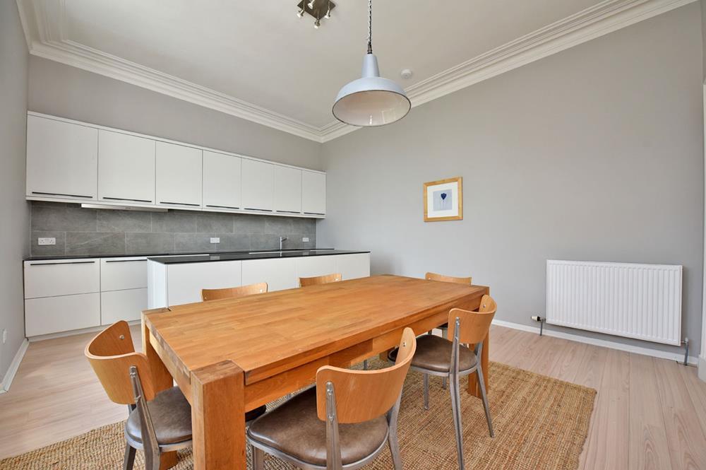 Forrest Road 39a (22) 2816