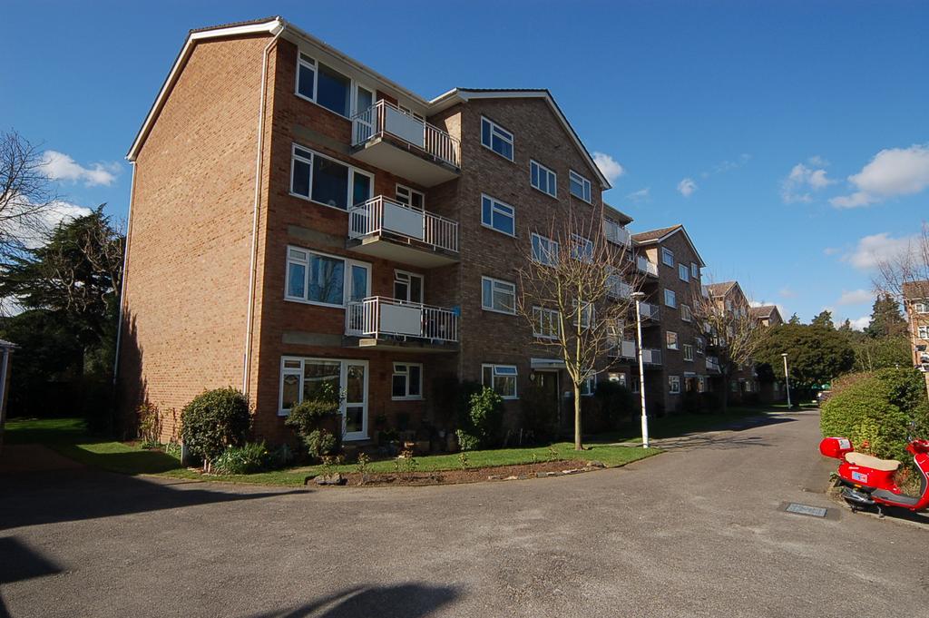 Apartment in Kingston upon Thames - View 2