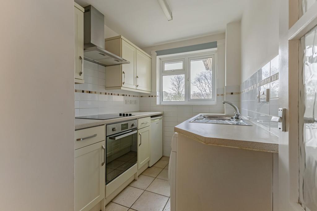 Apartment in Kingston upon Thames - View 5