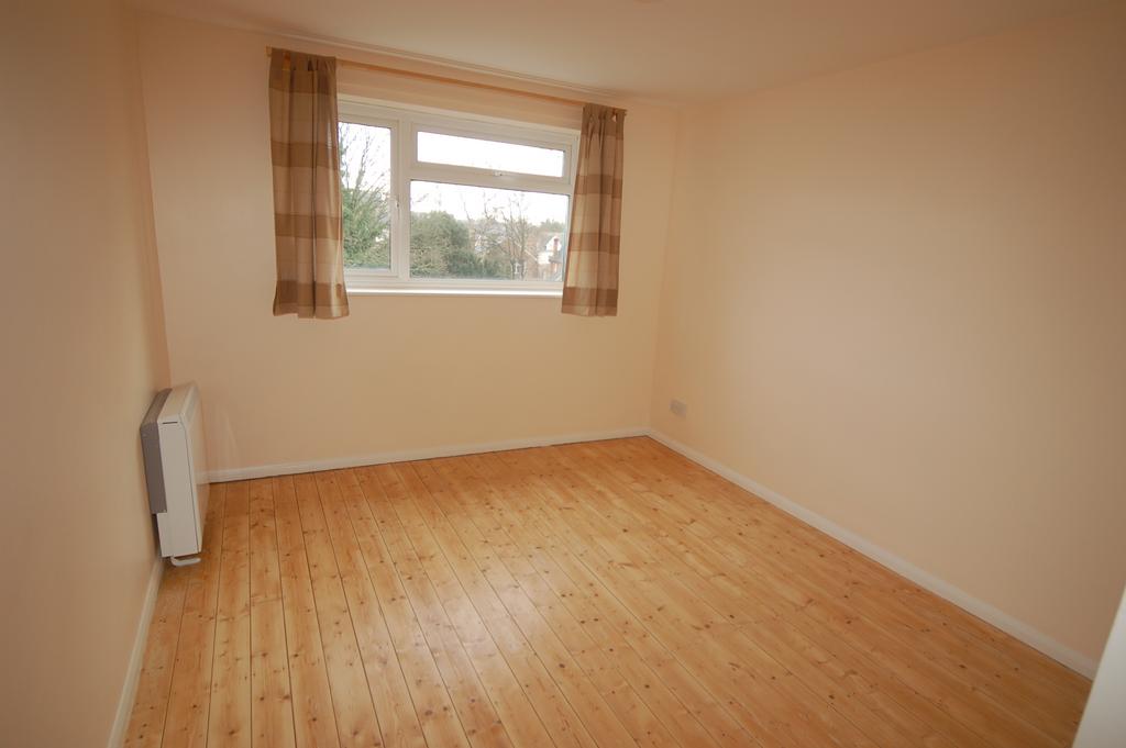 Apartment in Kingston upon Thames - More