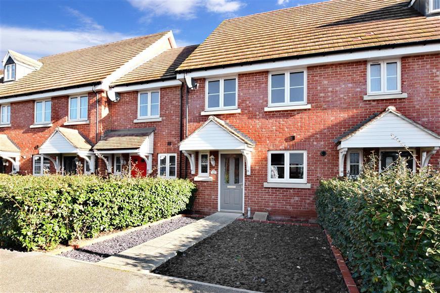 Eglington Drive, Wainscott, Rochester, Kent 3 bed terraced house £290,000