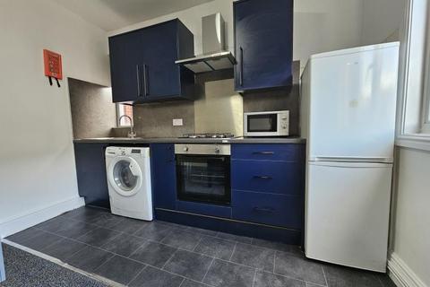 1 bedroom flat to rent, Hyde Park Road, Hyde Park, Leeds LS6 1AH