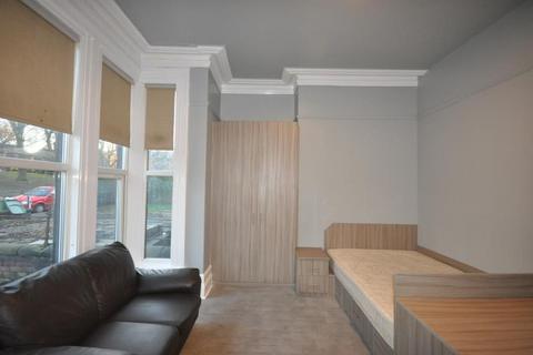 1 bedroom flat to rent, Hyde Park Road, Hyde Park, Leeds LS6 1AH
