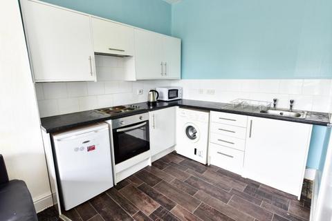 1 bedroom flat to rent, Hall Grove, Hyde Park, Leeds LS6 1NT