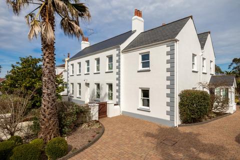 5 bedroom detached house for sale, Les Baissieres, St Peter Port, Guernsey