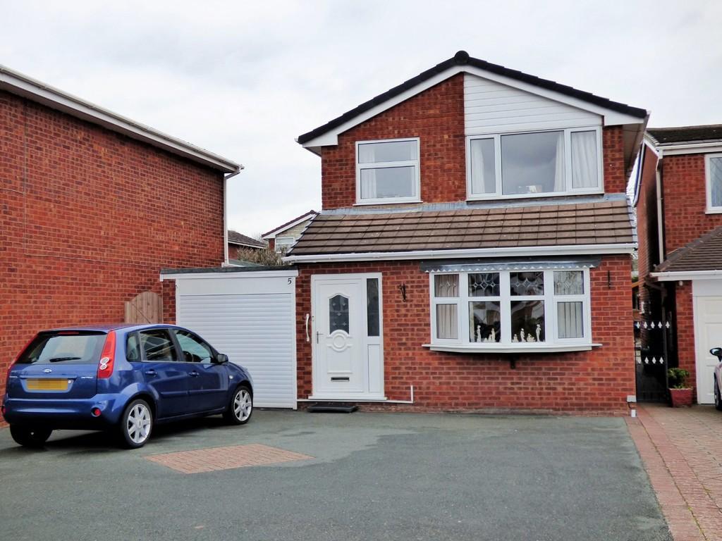 Irving Close, Lichfield 3 bed detached house £280,000