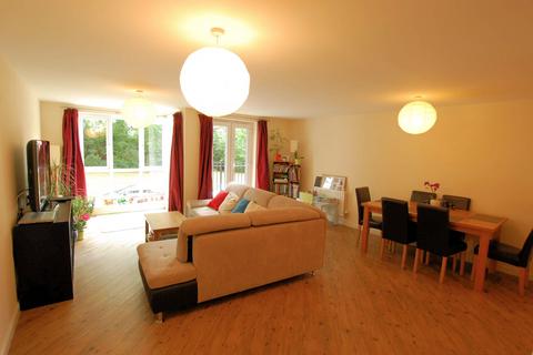 2 bedroom flat to rent, Stone Court, Crawley