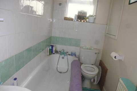 2 bedroom terraced house to rent, Moss Street, Newbold, OL16