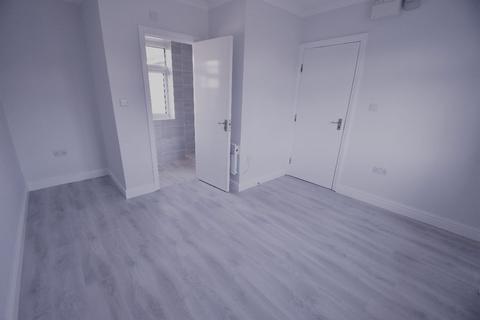 undefined, Room @ Saxon Drive - W3