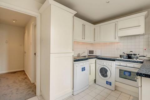2 bedroom apartment to rent, Fulham Road, SW3