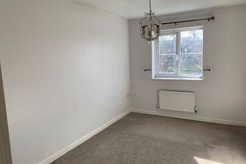 2 bedroom apartment to rent - Top Floor 2 Double Bedroom Apartment with Balcony and Allocated Parking