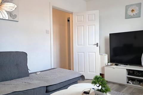 2 bedroom flat to rent, Hertford Road, En3