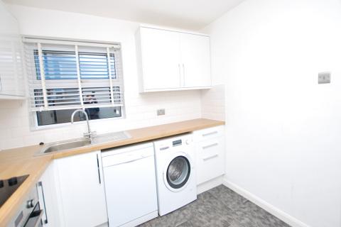 2 bedroom maisonette to rent - DELAMERE GARDENS