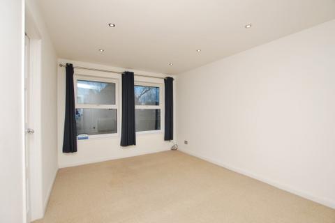 2 bedroom maisonette to rent - DELAMERE GARDENS